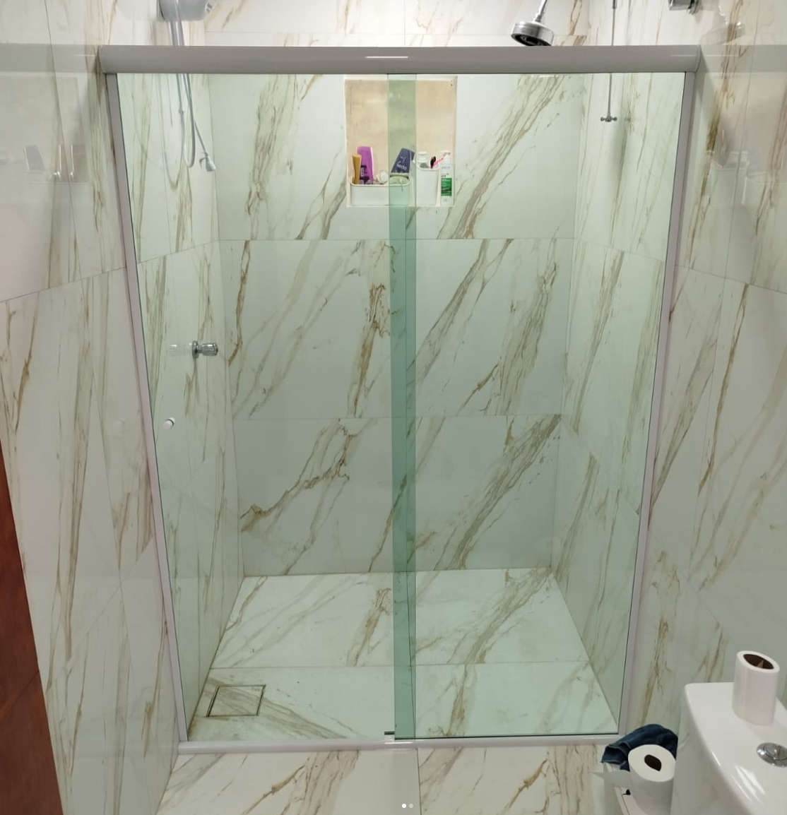 Box de Vidro com Porta de Correr